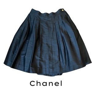 ✨HOST PICK✨ CHANEL BLACK SILK PLEATED SKORT, RARE, COLLECTORS ITEM, SZ SMALL
